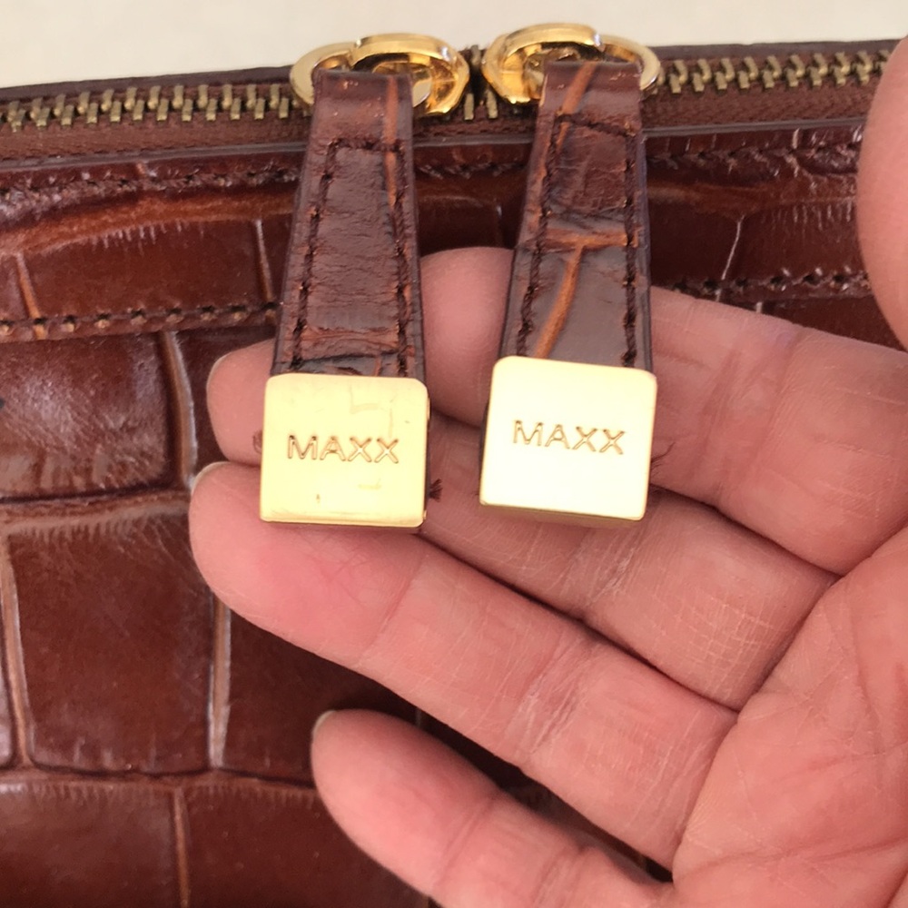 MAXX NEW YORK - Picture 15 of 16